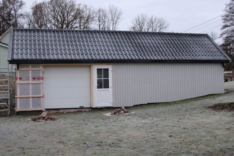 Justering av yttre väggar och beklädning med nya panel