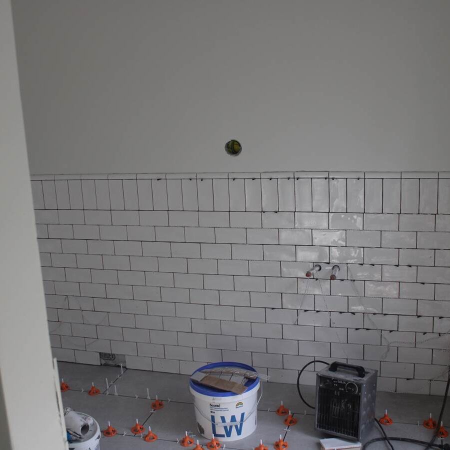 Renoveringsarbete och byggnadsvård genomförd i samverkan med personalen från VVS och EL