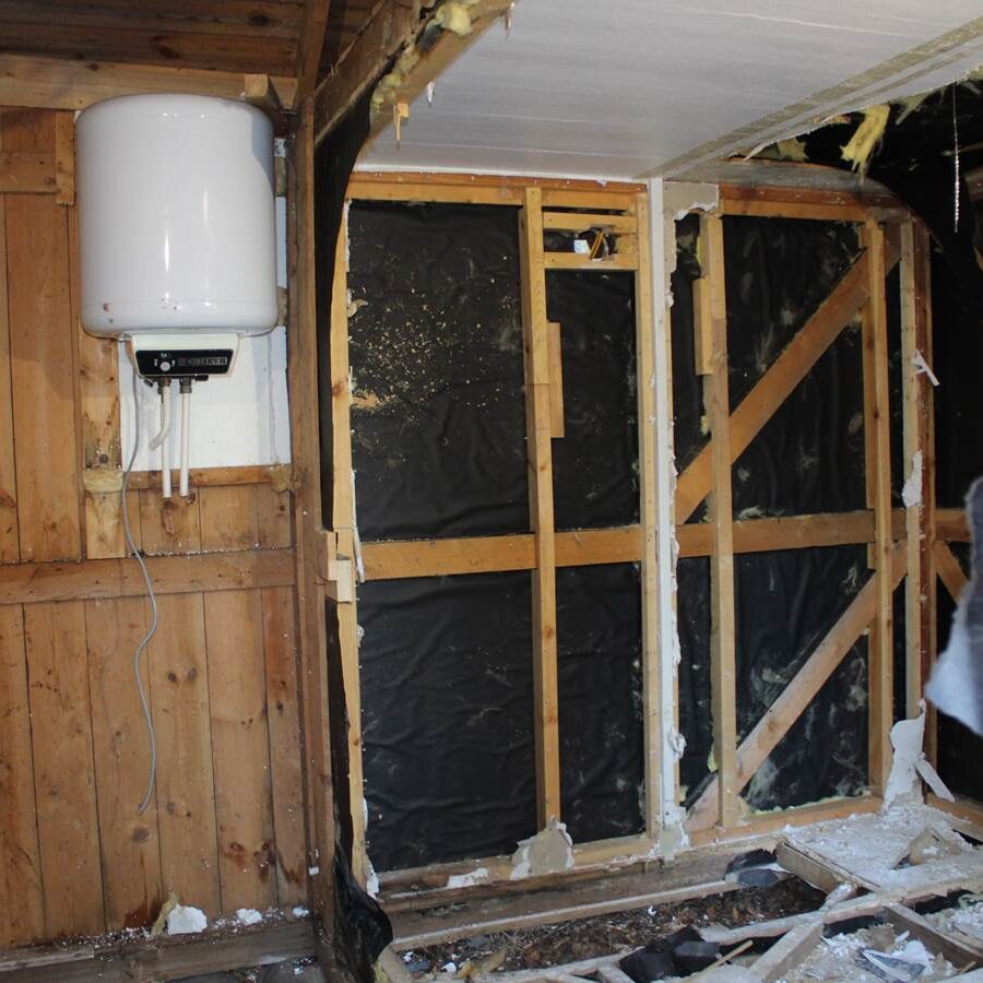 Renoveringsarbete och byggnadsvård genomförd i samverkan med personalen från VVS och EL