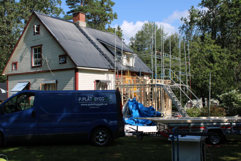 P.Plåt & Bygg AB utför alla typer av renoveringsarbeten inom plåtslageri, byggnadsindustri och kakelsättning i Kalmar län!