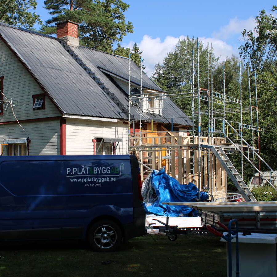P.Plåt & Bygg AB utför alla typer av renoveringsarbeten inom plåtslageri, byggnadsindustri och kakelsättning i Kalmar län!