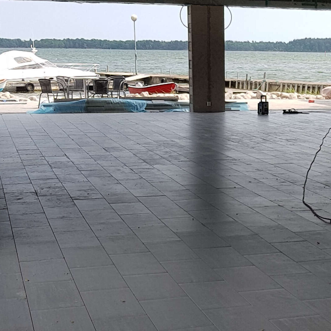 P.Plåt Bygg & AB utför kakelsättning , snickeriarbeten, byggnadsplåtslageri och annat inom bygg som ett helhetskoncept för alla typer av kunder. Ring oss idag så hjälper vi dig vid din nästa renovering!