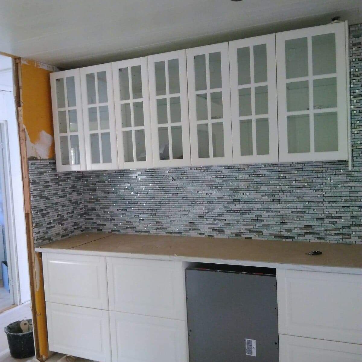 P.Plåt Bygg & AB utför kakelsättning , snickeriarbeten, byggnadsplåtslageri och annat inom bygg som ett helhetskoncept för alla typer av kunder. Ring oss idag så hjälper vi dig vid din nästa renovering!