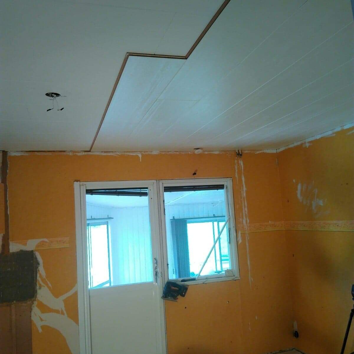 Köksrenovering och fönsterbyte i mönsterås kommun - ett fönster i köket har ersatts med ett nytt