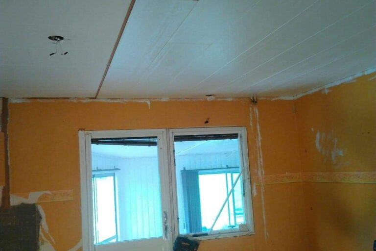 Köksrenovering och fönsterbyte i mönsterås kommun - ett fönster i köket har ersatts med ett nytt