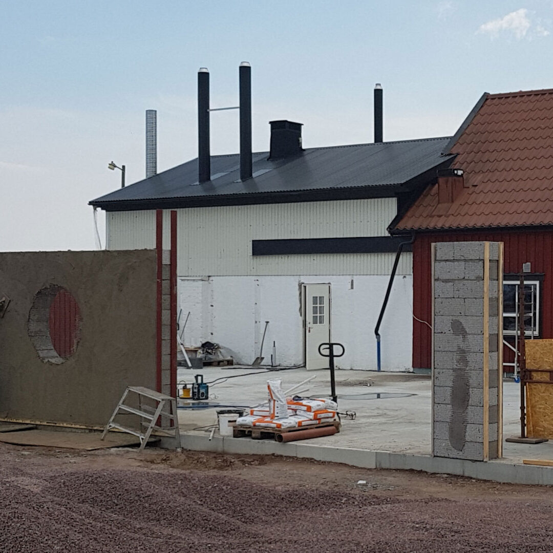 P.Plåt Bygg & AB utför snickeriarbeten och andra renoveringsarbeten inom Kalmar län. Ring oss idag så hjälper vi dig vid din nästa ombyggnation!