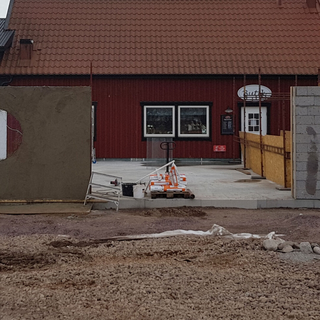 P.Plåt Bygg & AB utför snickeriarbeten och andra renoveringsarbeten inom Kalmar län. Ring oss idag så hjälper vi dig vid din nästa ombyggnation!