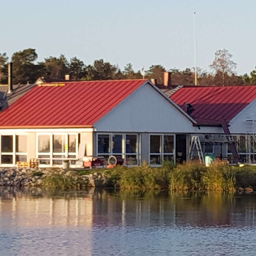 P.Plåt Bygg & AB utför alla typer av plåtarbeten och plåtslageri i Mönsterås kommun. Ring oss idag så hjälper vi dig vid din nästa ombyggnation!