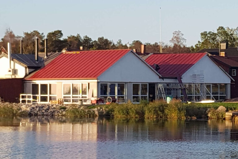 P.Plåt Bygg & AB utför alla typer av plåtarbeten och plåtslageri i Mönsterås kommun. Ring oss idag så hjälper vi dig vid din nästa ombyggnation!