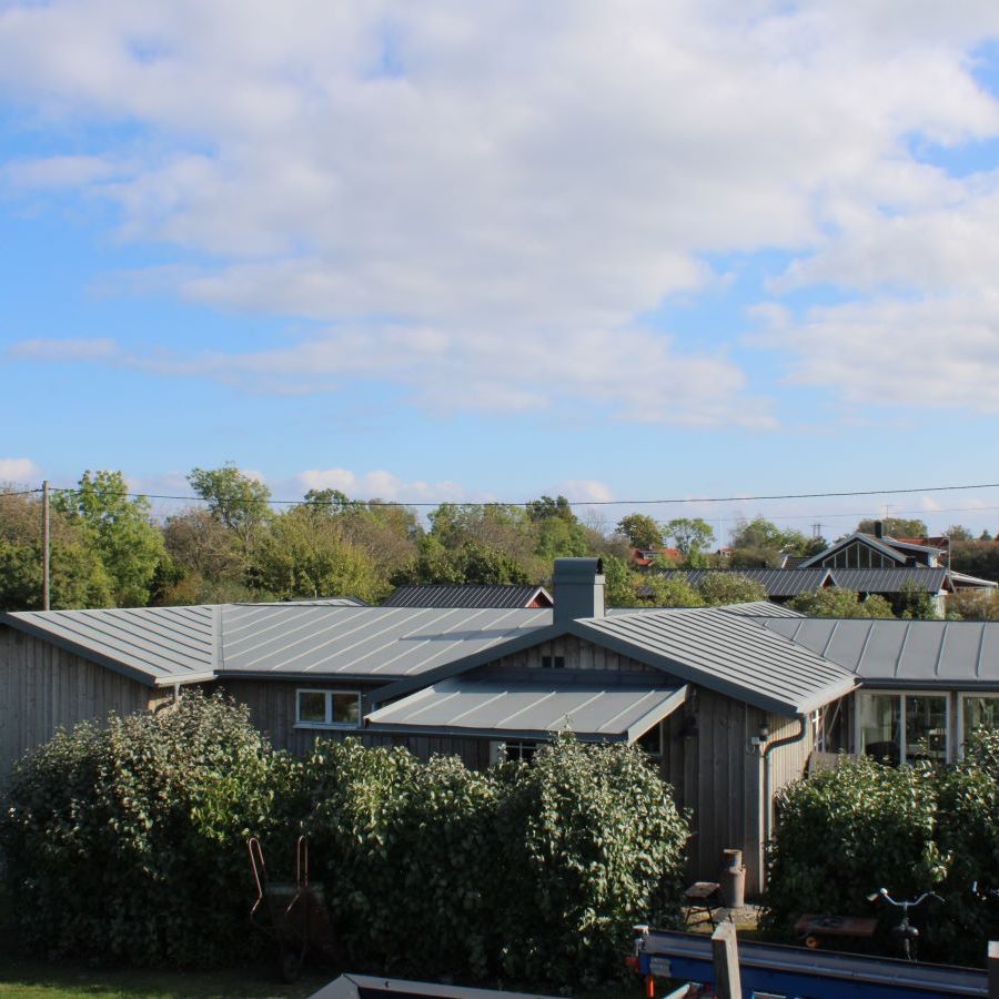 P.Plåt Bygg & AB utför alla typer av plåtarbeten och plåtslageri i Mönsterås kommun. Ring oss idag så hjälper vi dig vid din nästa ombyggnation!