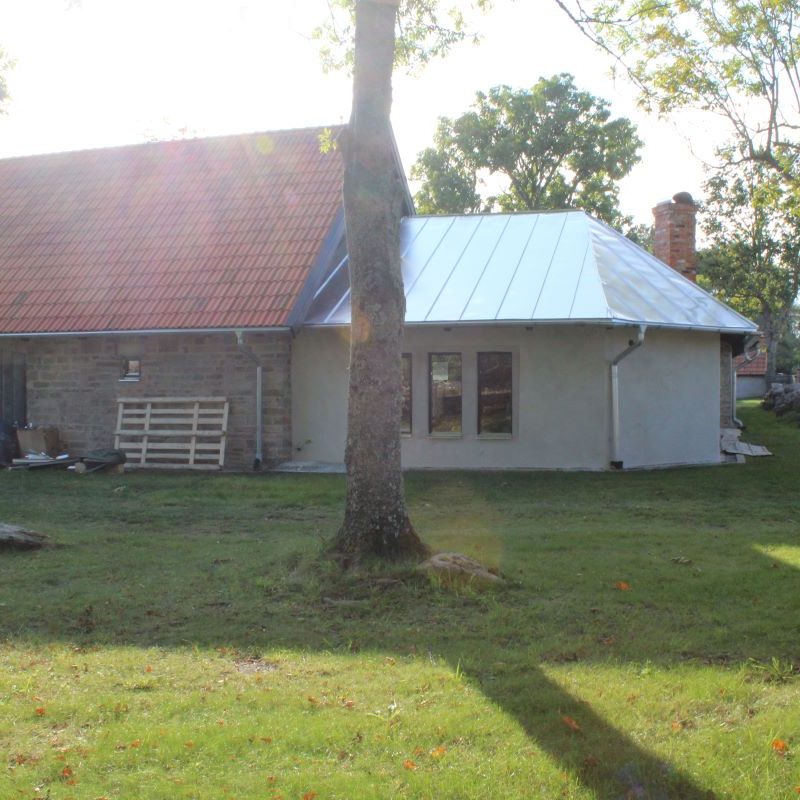 Takläggning med aluminium bandtäckningsplåt i Djupvik, Borgholm kommun