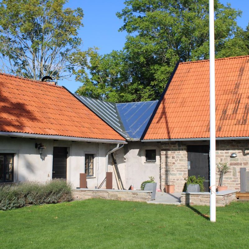 Takläggning med aluminium bandtäckningsplåt i Djupvik, Borgholm kommun