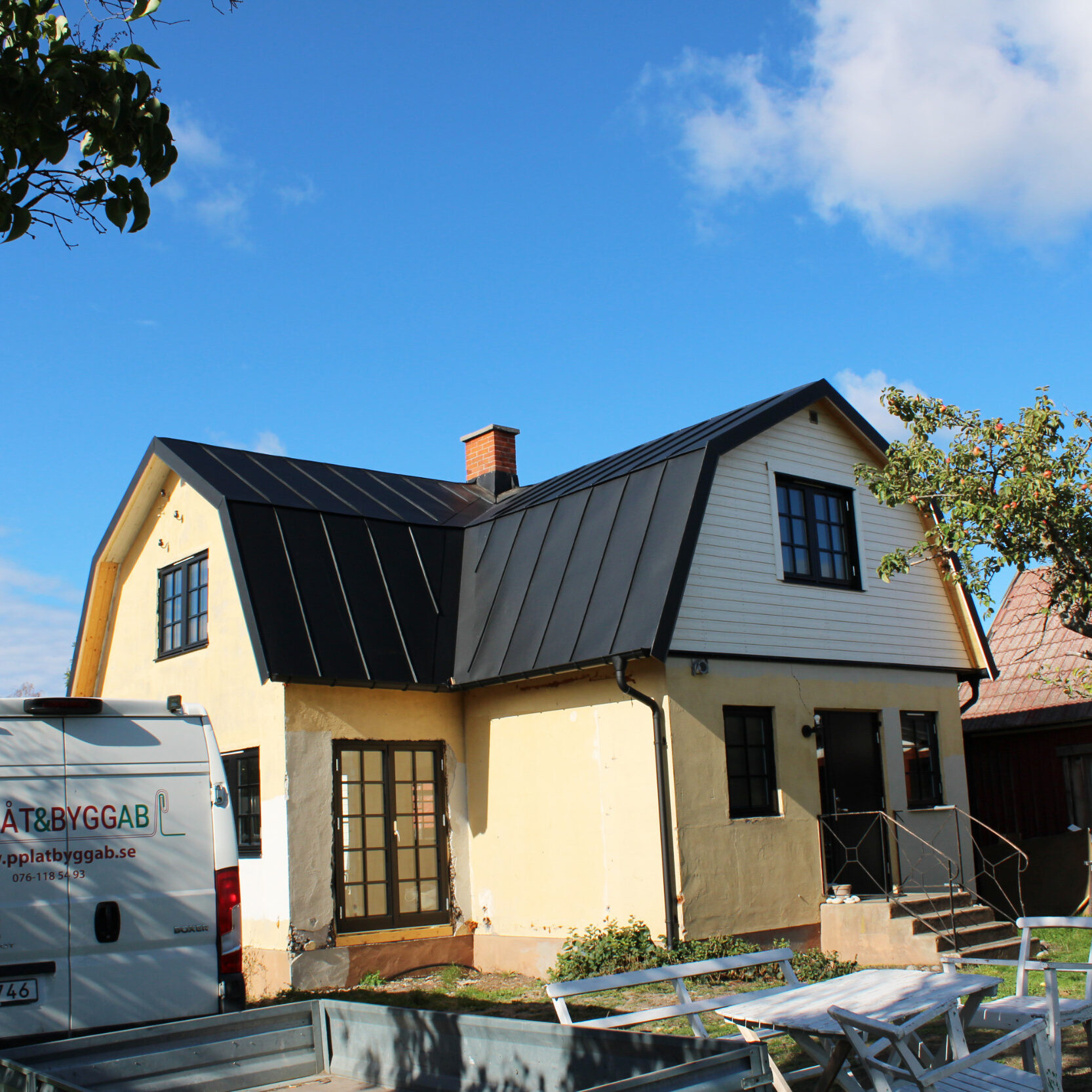 P.Plåt Bygg & AB utför kakelsättning , snickeriarbeten, byggnadsplåtslageri och annat inom bygg som ett helhetskoncept för alla typer av kunder. Ring oss idag så hjälper vi dig vid din nästa renovering!