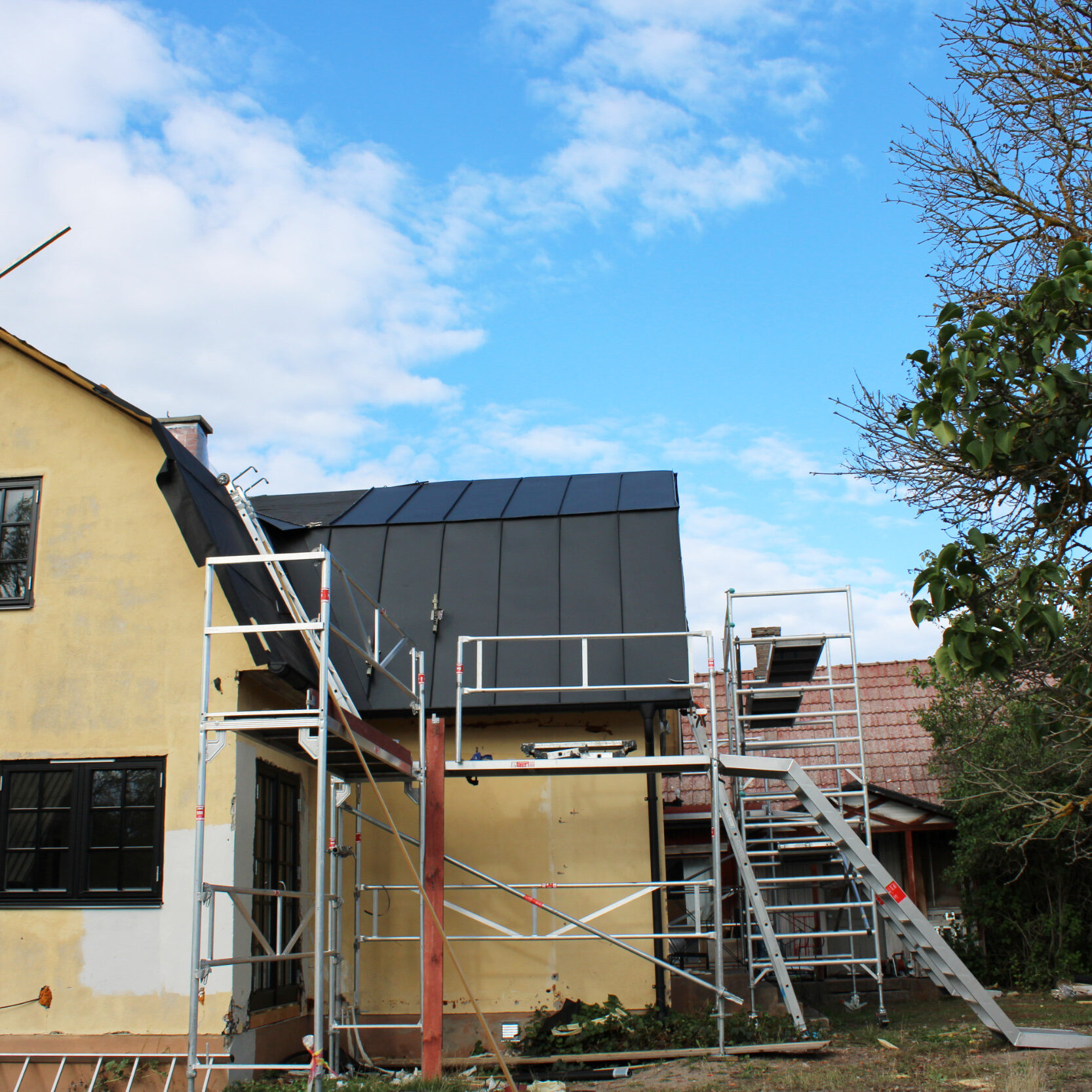 P.Plåt Bygg & AB utför alla typer av plåtarbeten och plåtslageri i Mönsterås kommun. Ring oss idag så hjälper vi dig vid din nästa ombyggnation!