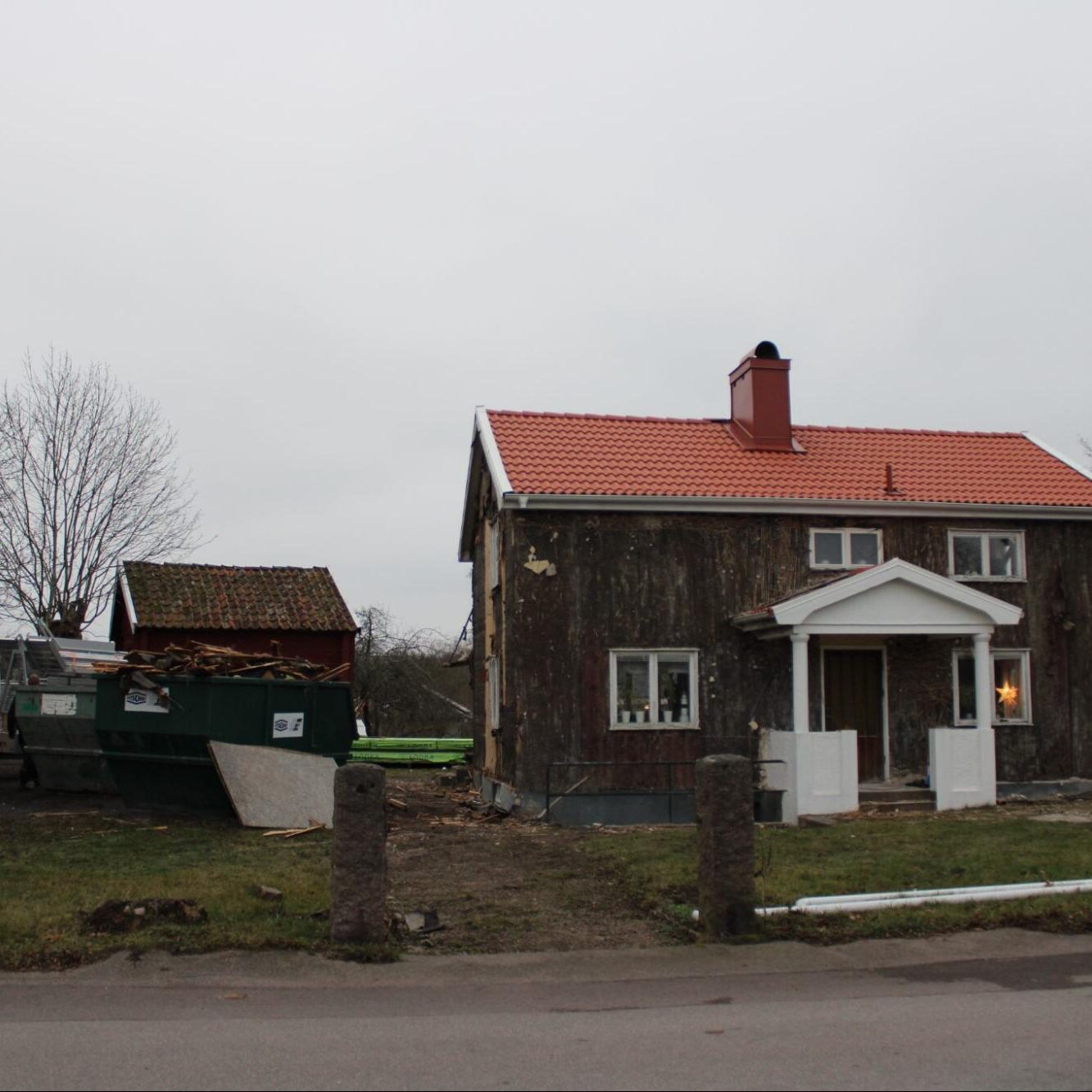 P. Plåt och Bygg AB utför alla typer av byggarbeten såsom utbyggnader, ombyggnader, fönsterbyten och renoveringar i kök och badrum!