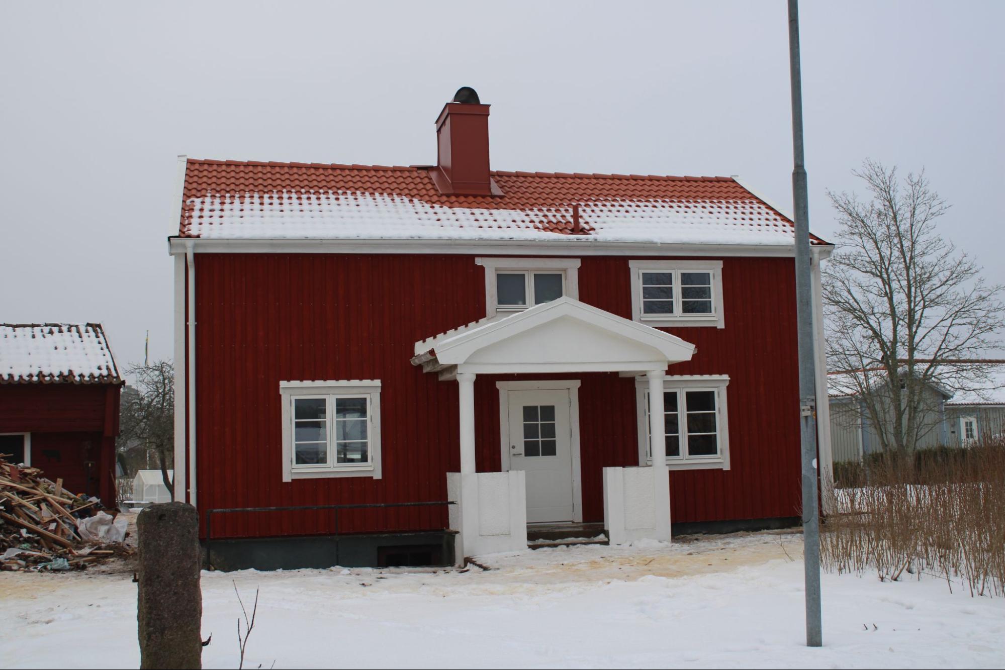 P. Plåt och Bygg AB utför alla typer av byggarbeten såsom utbyggnader, ombyggnader, fönsterbyten och renoveringar i kök och badrum!