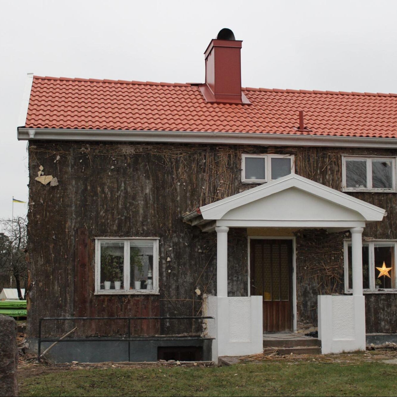 P. Plåt och Bygg AB utför alla typer av byggarbeten såsom utbyggnader, ombyggnader, fönsterbyten och renoveringar i kök och badrum!