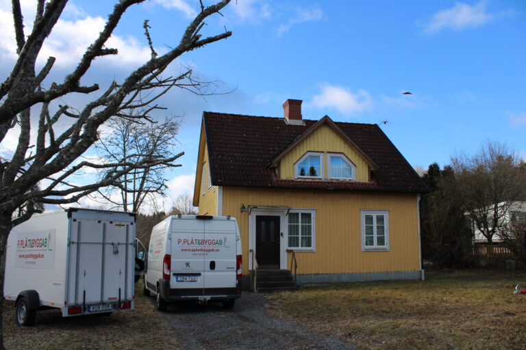 P.Plåt Bygg & AB utför snickeriarbeten, målning, byte av skorsten, tak och andra renoveringsarbeten inom Kalmar län. Ring oss idag så hjälper vi dig vid ditt nästa bygge!