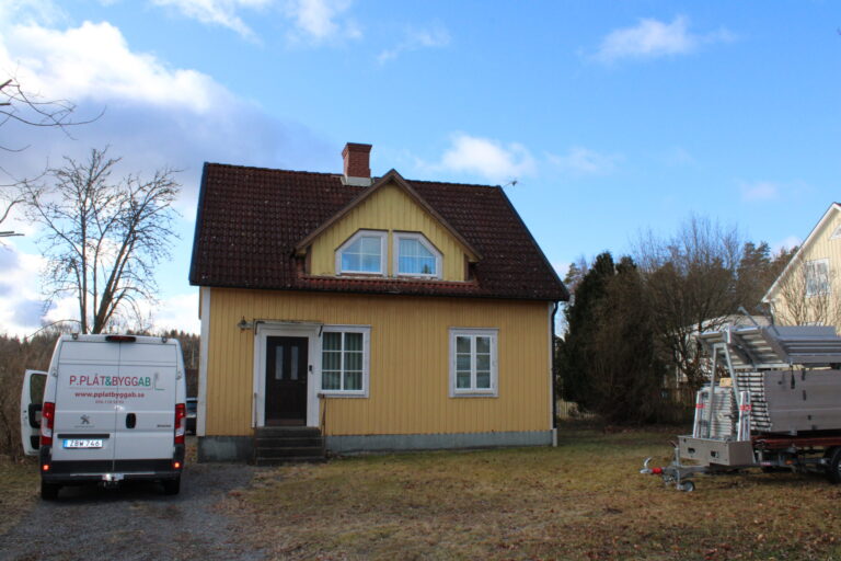 P.Plåt Bygg & AB utför snickeriarbeten, målning, byte av skorsten, tak och andra renoveringsarbeten inom Kalmar län. Ring oss idag så hjälper vi dig vid ditt nästa bygge!