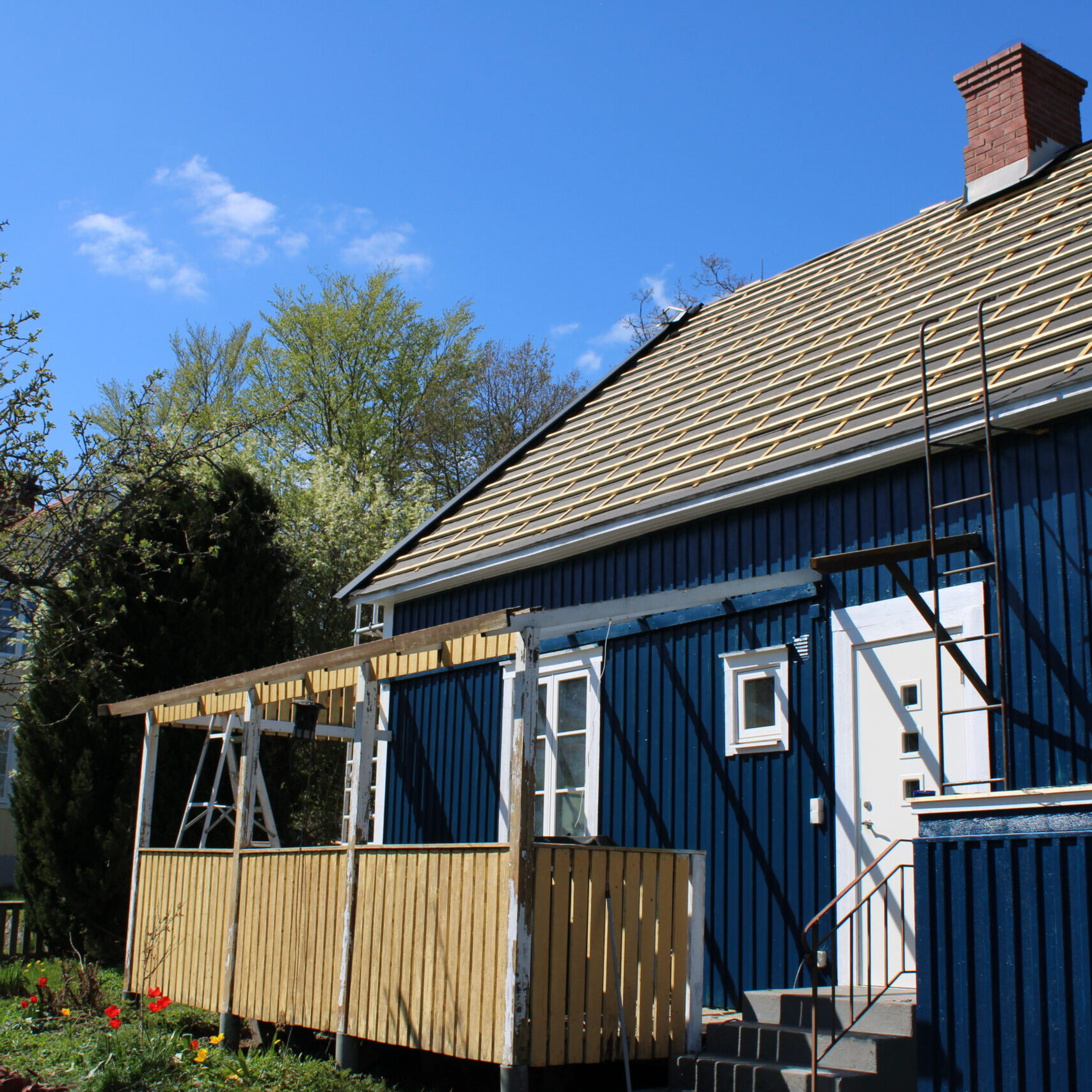 P.Plåt Bygg & AB utför snickeriarbeten, målning, byte av skorsten, tak och andra renoveringsarbeten inom Kalmar län. Ring oss idag så hjälper vi dig vid ditt nästa bygge!