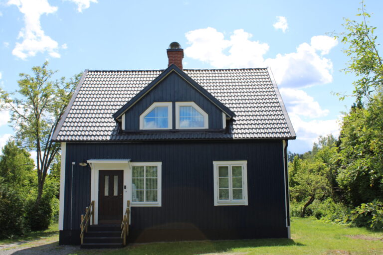 P.Plåt Bygg & AB utför snickeriarbeten, målning, byte av skorsten, tak och andra renoveringsarbeten inom Kalmar län. Ring oss idag så hjälper vi dig vid ditt nästa bygge!