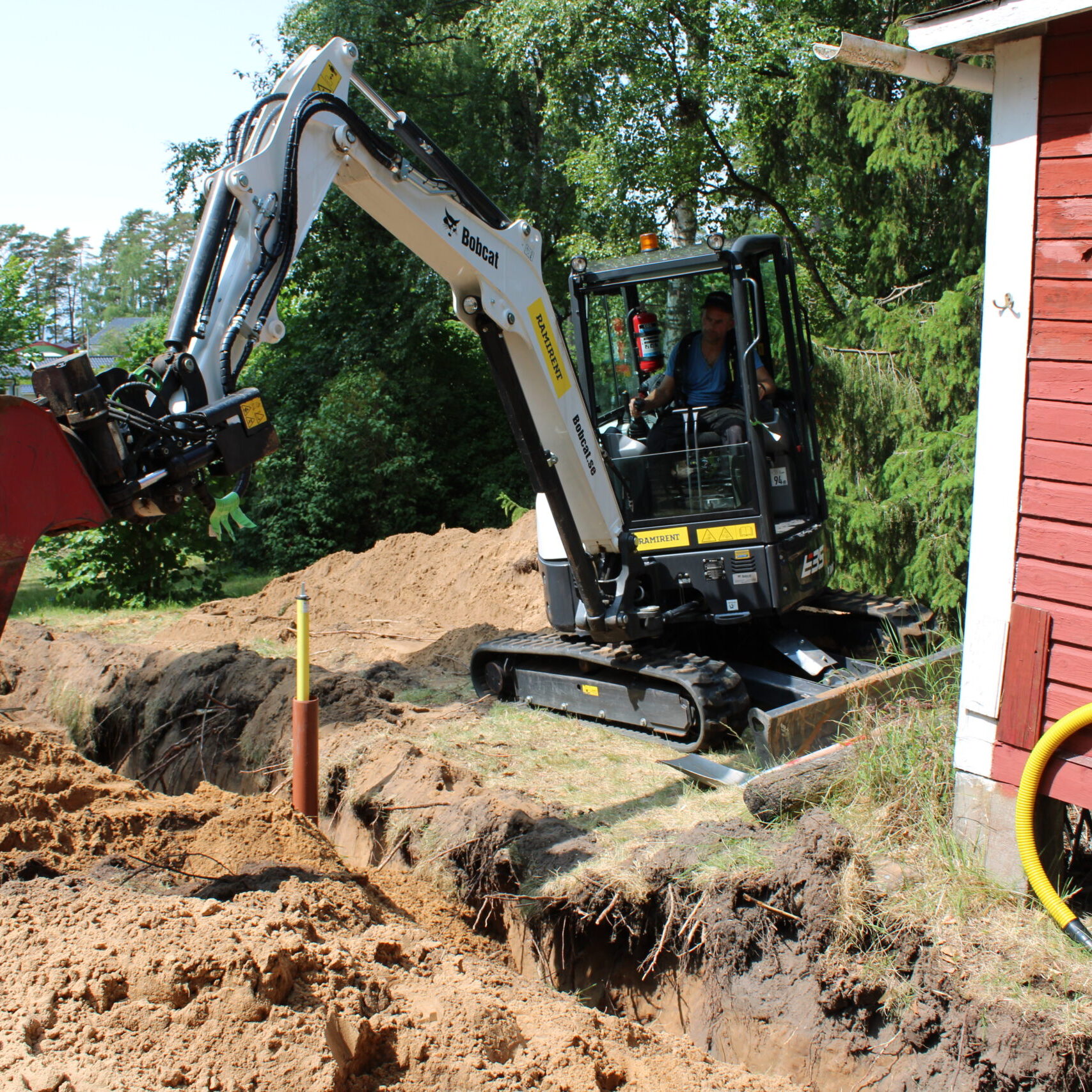 P.Plåt Bygg & AB utför snickeriarbeten, målning, byte av skorsten, tak och andra renoveringsarbeten inom Kalmar län. Ring oss idag så hjälper vi dig vid ditt nästa bygge!