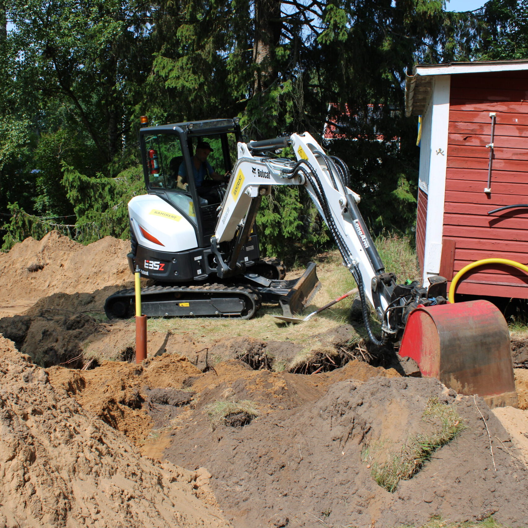 P.Plåt Bygg & AB utför snickeriarbeten, målning, byte av skorsten, tak och andra renoveringsarbeten inom Kalmar län. Ring oss idag så hjälper vi dig vid ditt nästa bygge!