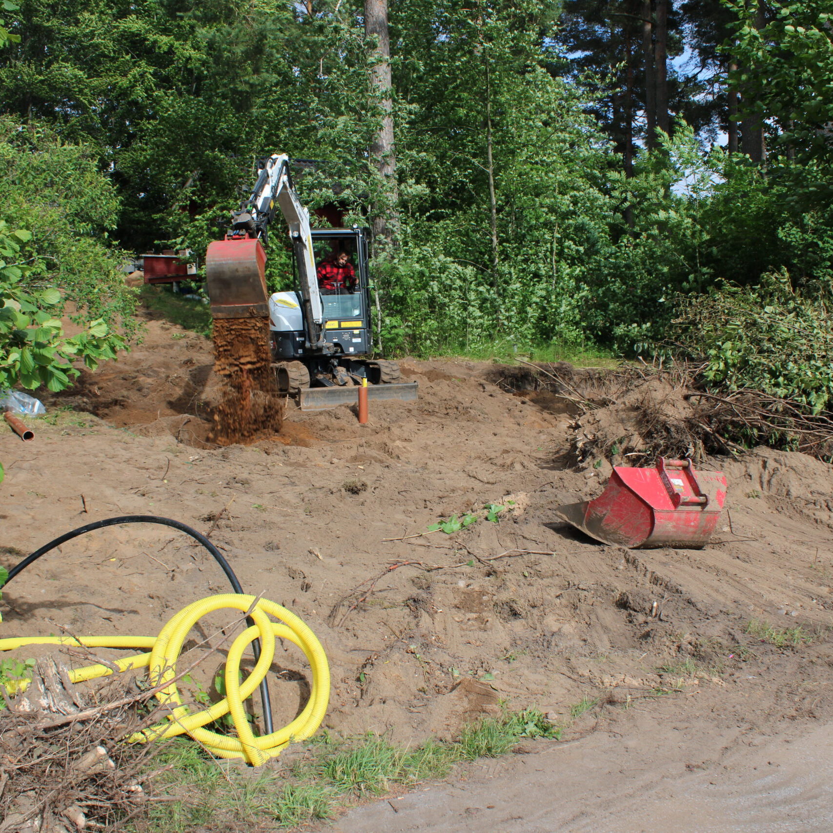 P.Plåt Bygg & AB utför snickeriarbeten, målning, byte av skorsten, tak och andra renoveringsarbeten inom Kalmar län. Ring oss idag så hjälper vi dig vid ditt nästa bygge!