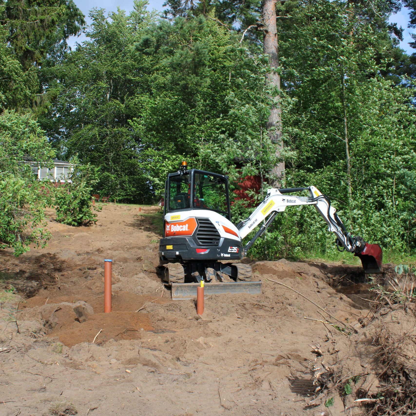 P.Plåt Bygg & AB utför snickeriarbeten, målning, byte av skorsten, tak och andra renoveringsarbeten inom Kalmar län. Ring oss idag så hjälper vi dig vid ditt nästa bygge!