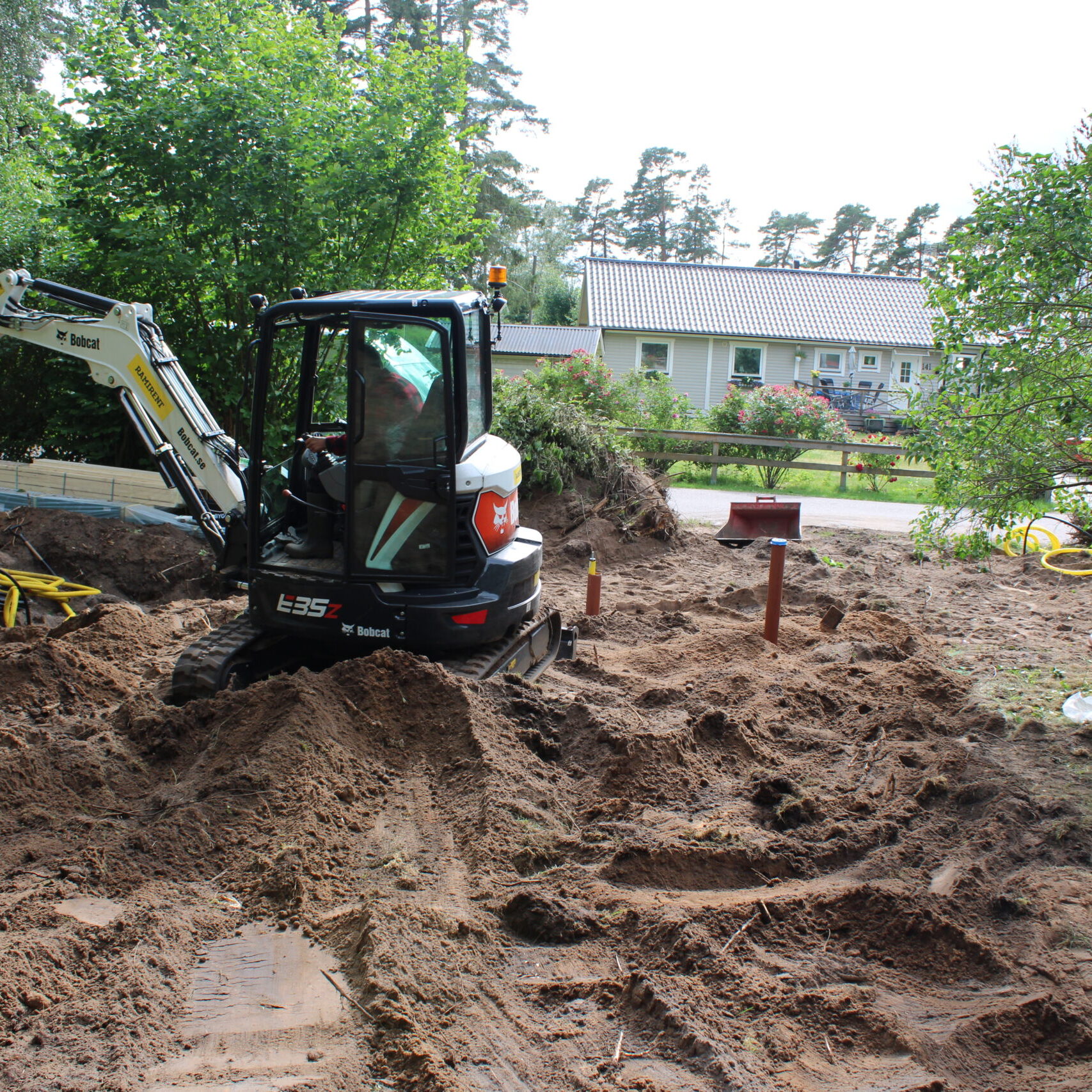 P.Plåt Bygg & AB utför snickeriarbeten, målning, byte av skorsten, tak och andra renoveringsarbeten inom Kalmar län. Ring oss idag så hjälper vi dig vid ditt nästa bygge!