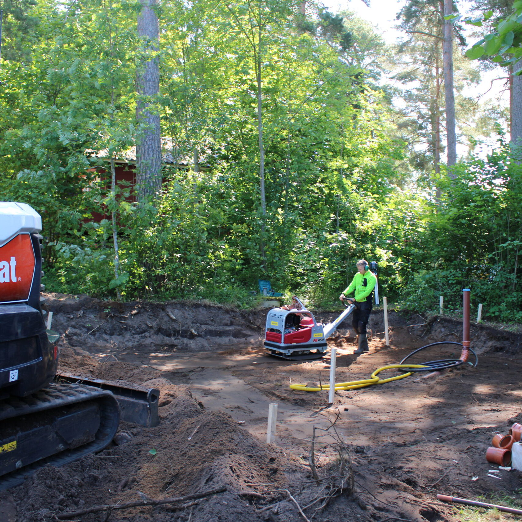 P.Plåt Bygg & AB utför målning, snickeriarbeten och andra renoveringsarbeten inom Kalmar län. Ring oss idag så hjälper vi dig vid ditt nästa bygge!