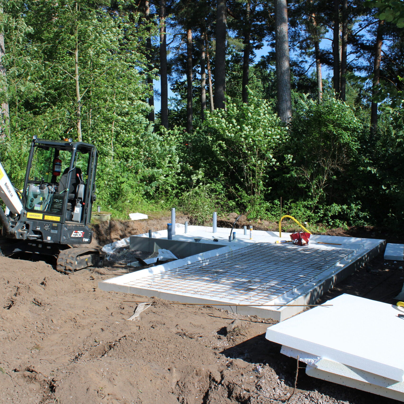 P.Plåt Bygg & AB utför målning, snickeriarbeten och andra renoveringsarbeten inom Kalmar län. Ring oss idag så hjälper vi dig vid ditt nästa bygge!